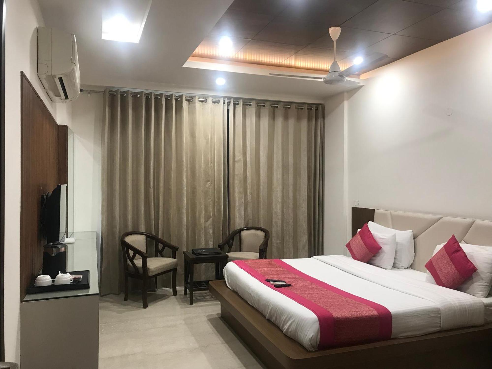 Gazebo Inn & Suites Medanta Gurgaon Extérieur photo